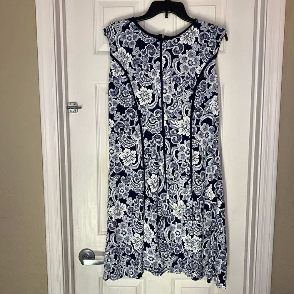 Sandra Darren Navy and White Dress Size 12